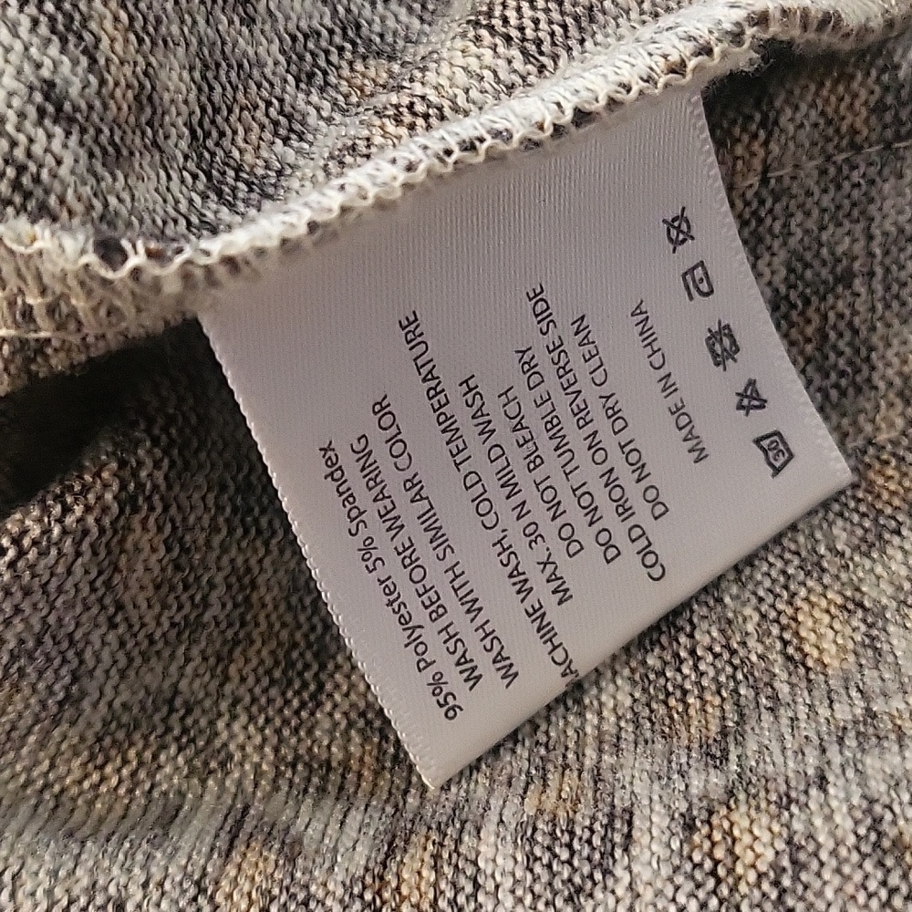 (M) ZYIA Active Leopard Print Crew Neck Sweater - Picture 7 of 9